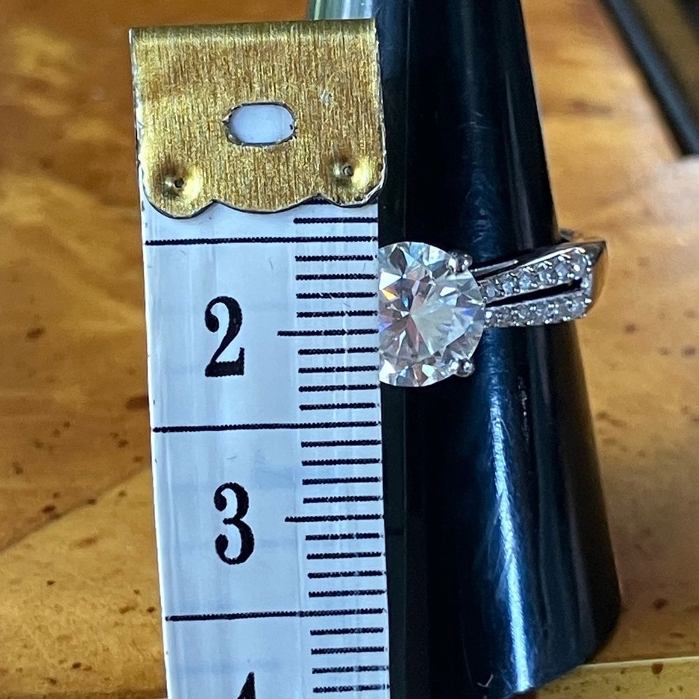 Genuine Moissanite Sterling Silver Ring Size 8 - Picture 6 of 9